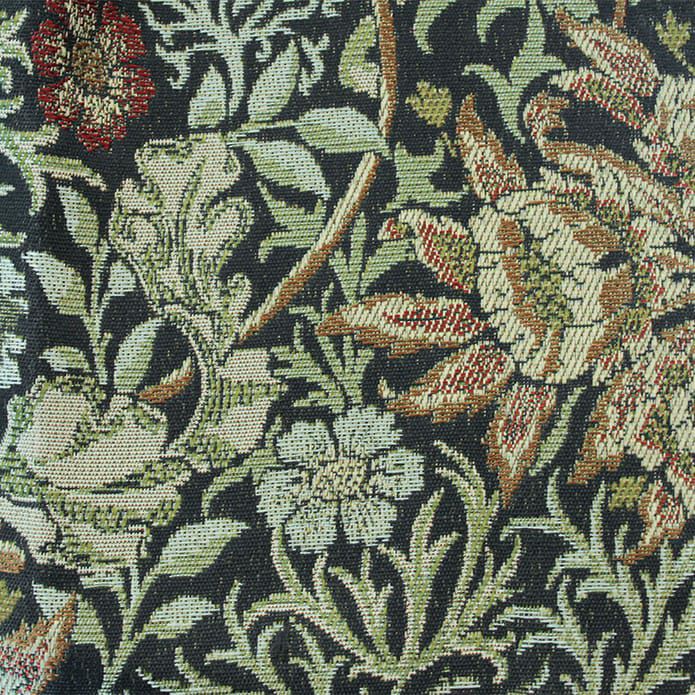 ジャカード織の重厚感のある総柄がクラシックな雰囲気の非遮光カーテン