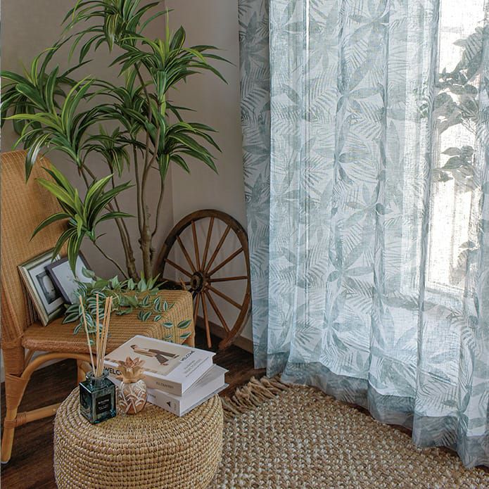 グリーンのボタニカルUVカットレースカーテン「ココグリーン