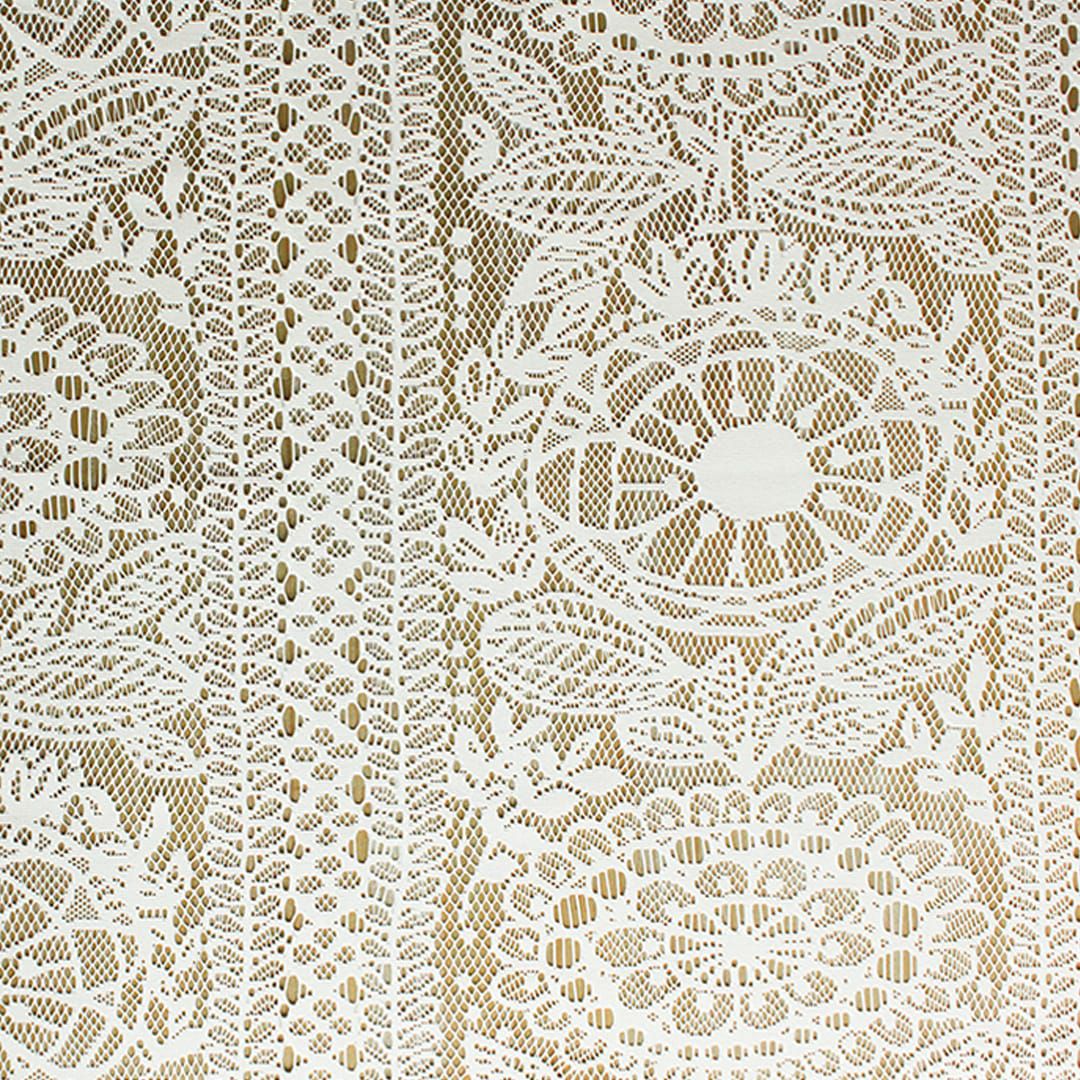フィンランドの草花が描かれた上品なレース