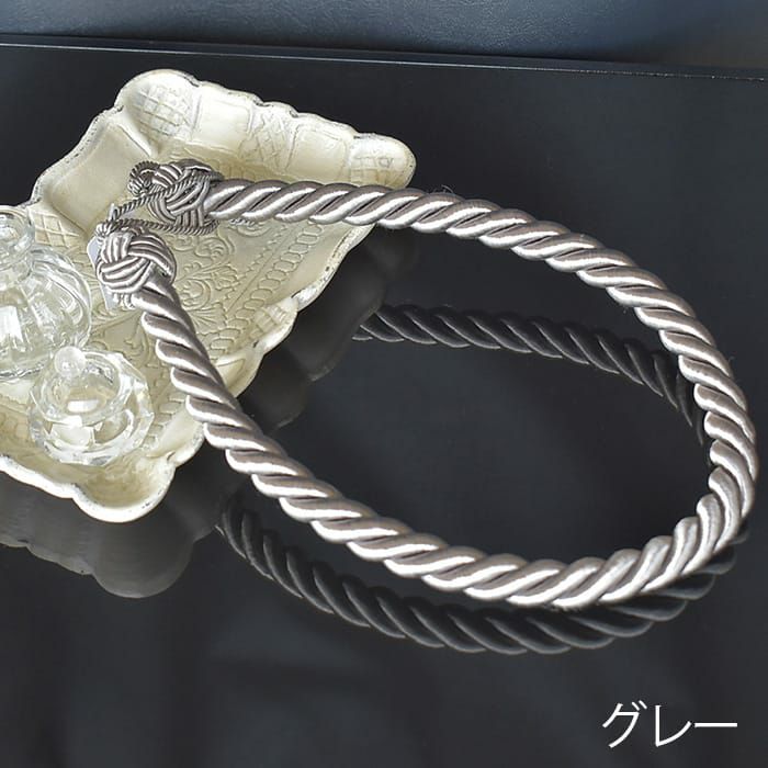 グレー