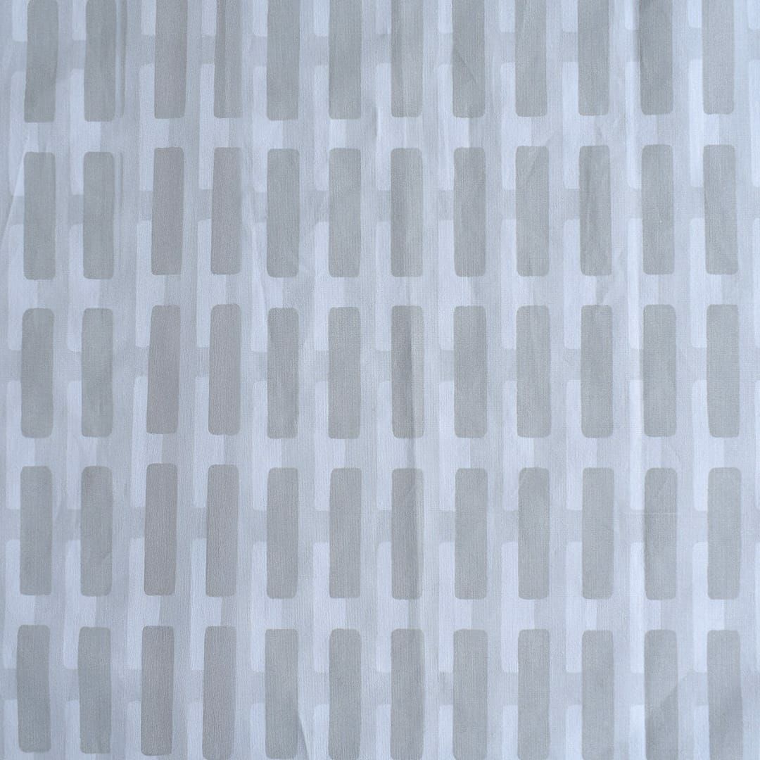 グレー