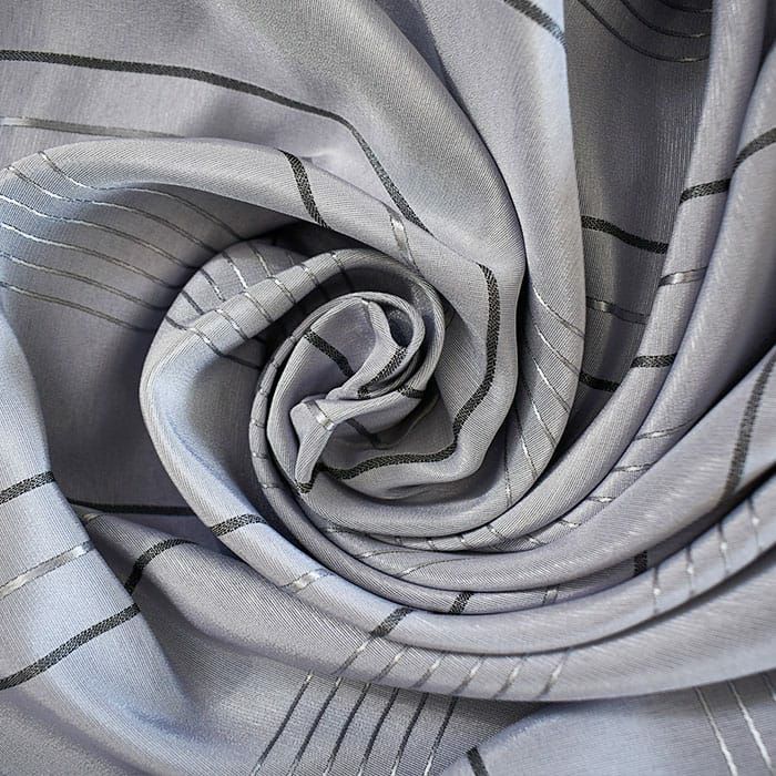 光沢のあるラインがきらめく、遮光カーテン「ラインシルバー