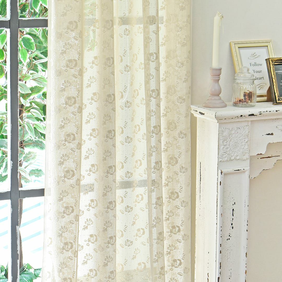 アイボリーの糸で編まれたバラ柄レースカーテン｜ボタニカレース